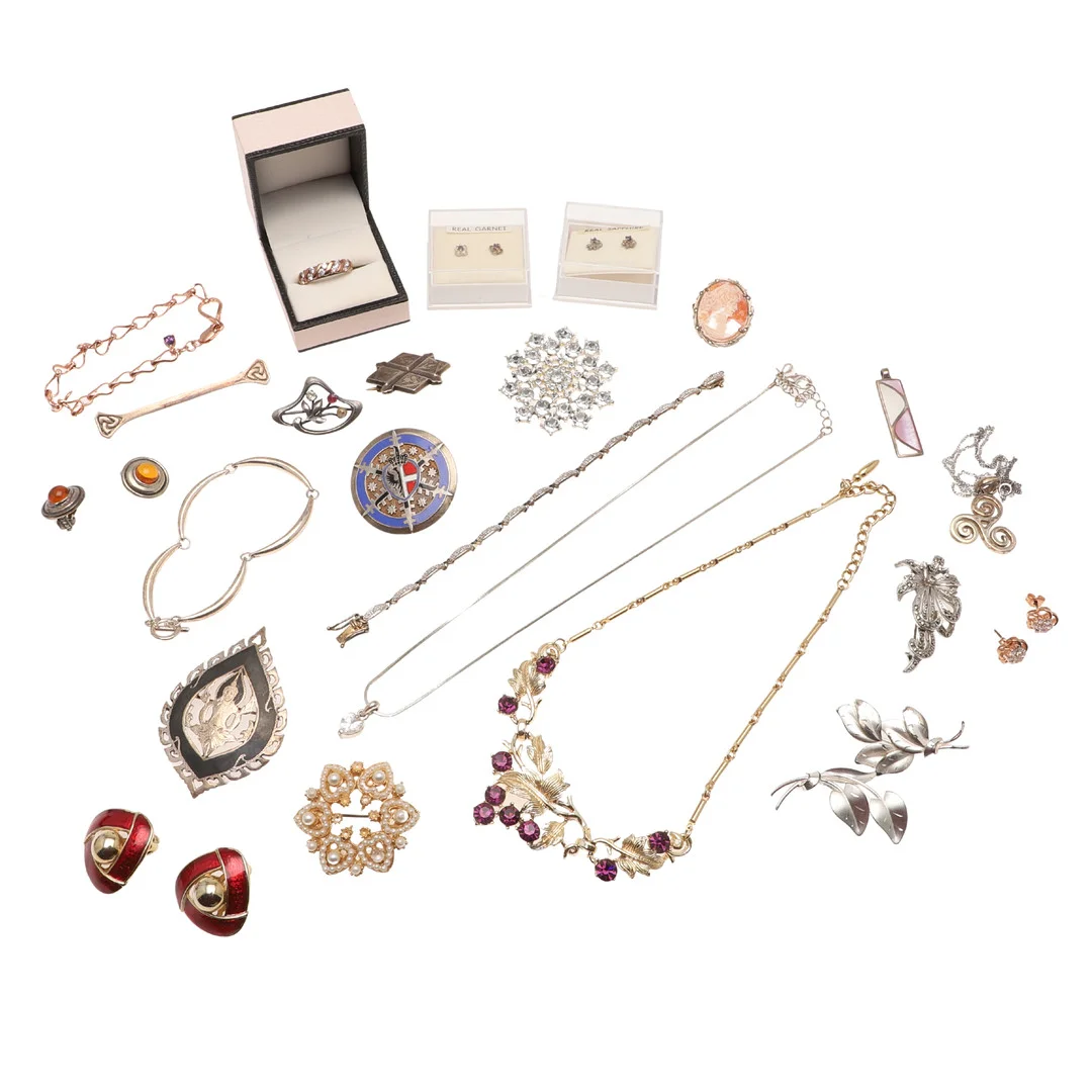 A SILVER GILT AND DIAMOND BRACELET, AN ART NOUVEAU SILVER BROOCH AND OTHER ITEMS. — Objet de vertu & Miscellaneous — Lawrences Auctioneers