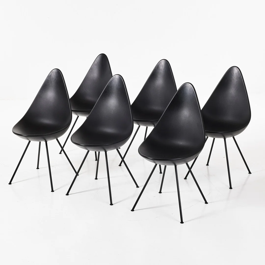 ARNE JACOBSEN. 6 st., "Droppen 3110", stolar, formgiven 1958, Fritz Hansen, Danmark. — Armchairs & Chairs — Stockholms Auktionsverk Magasin 5