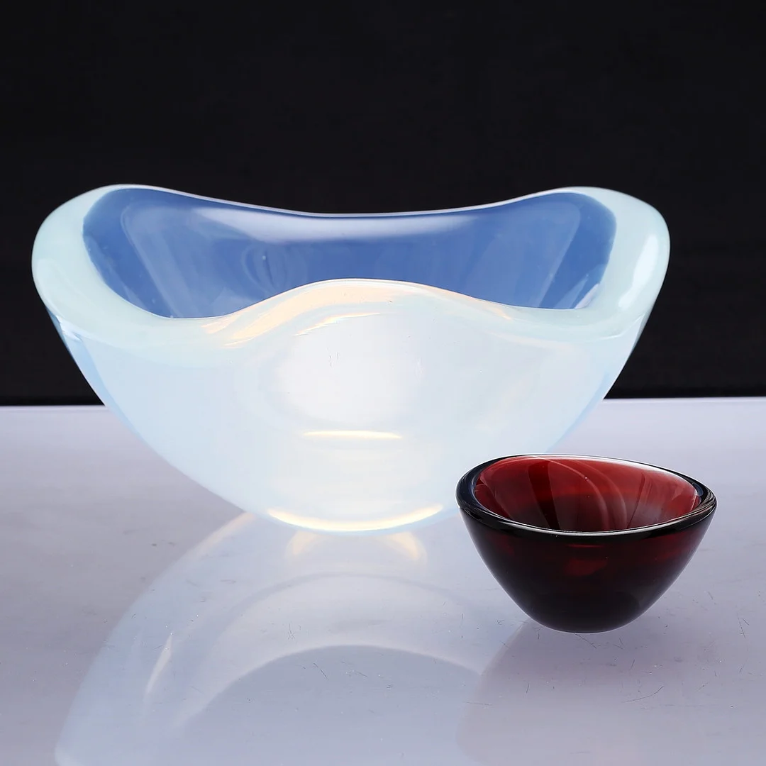 SVEN PALMQVIST. Skålar, 2 st, glas, signerade, Orrefors. — Art glass — Växjö Auktionskammare