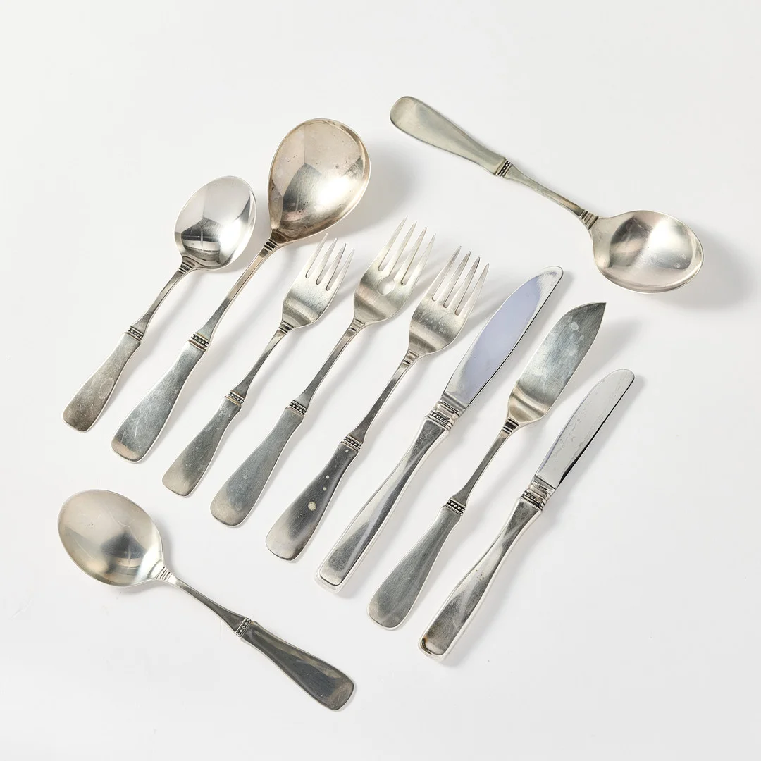 ERIC LÖFMAN. Bestickuppsättning 129 delar, silver, för MEMA, Lidköping 1993. Modell Uppsala. — Silver — Stockholms Auktionsverk Fine Art