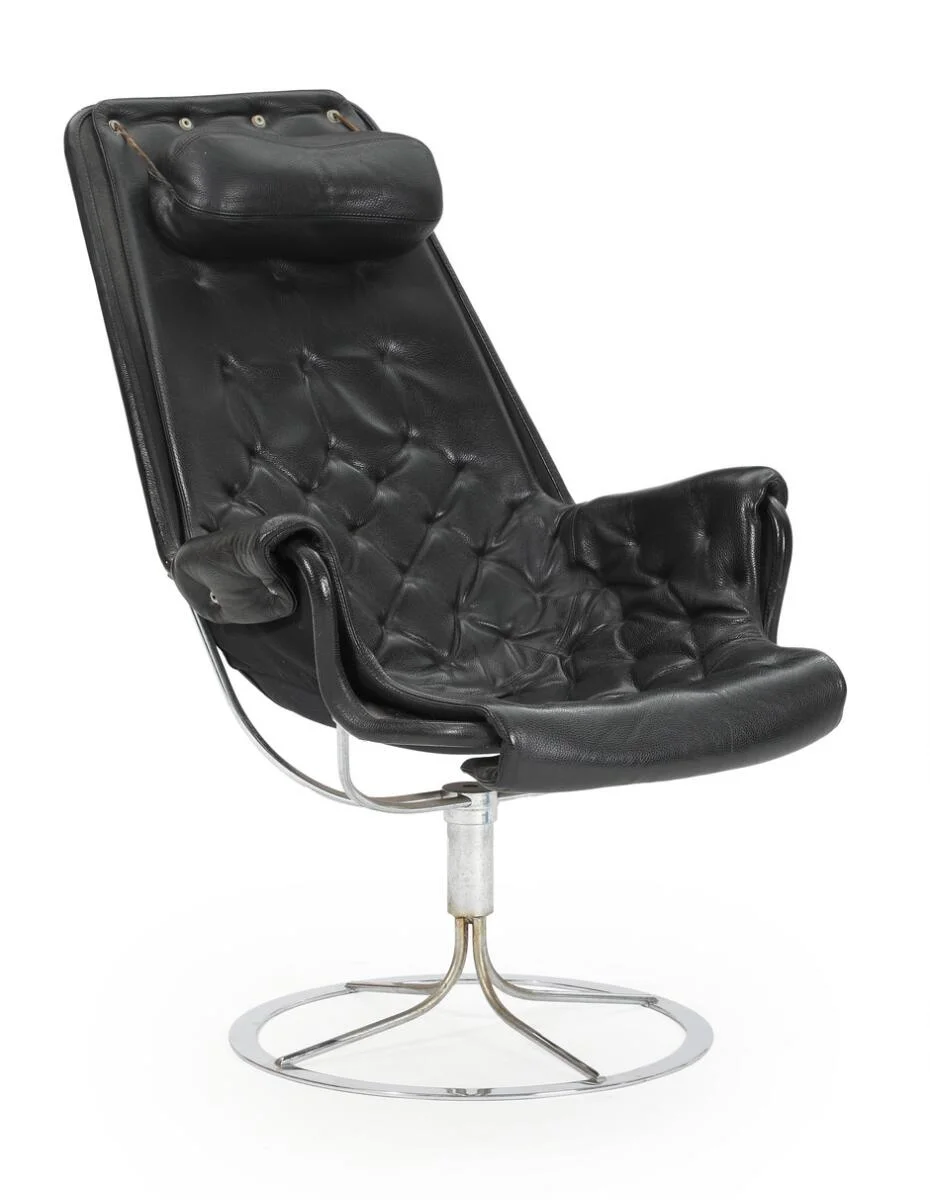 “Jetson”. Easy chair with chromed, swivel, steel frame. Sides, seats, back and neckrest upholstered with black leather. Manufactured and marked by DUX. — Modern Furniture — Bruun Rasmussen