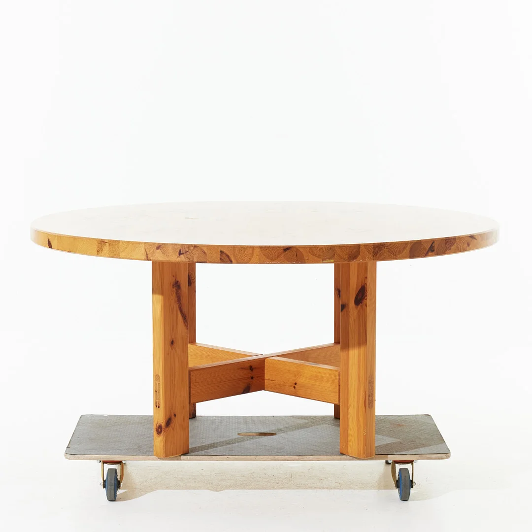 ROLAND WILHELMSSON. Matbord,1960/70-tal, Karl Andersson & Söner. — Tables — Stockholms Auktionsverk Magasin 5