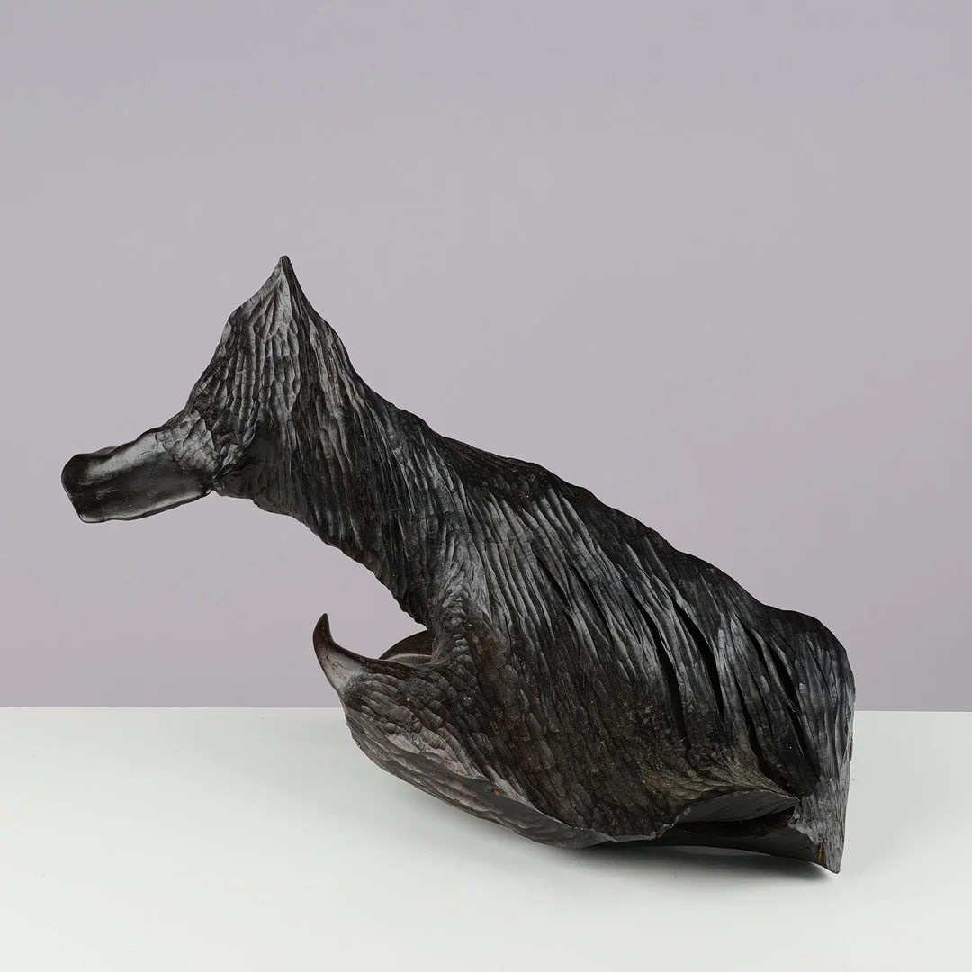 H. BECH. Skulptur af moseeg, Danmark, 1900-tallets anden halvdel. — Sculptures & Bronzes — Palsgaard Kunstauktioner