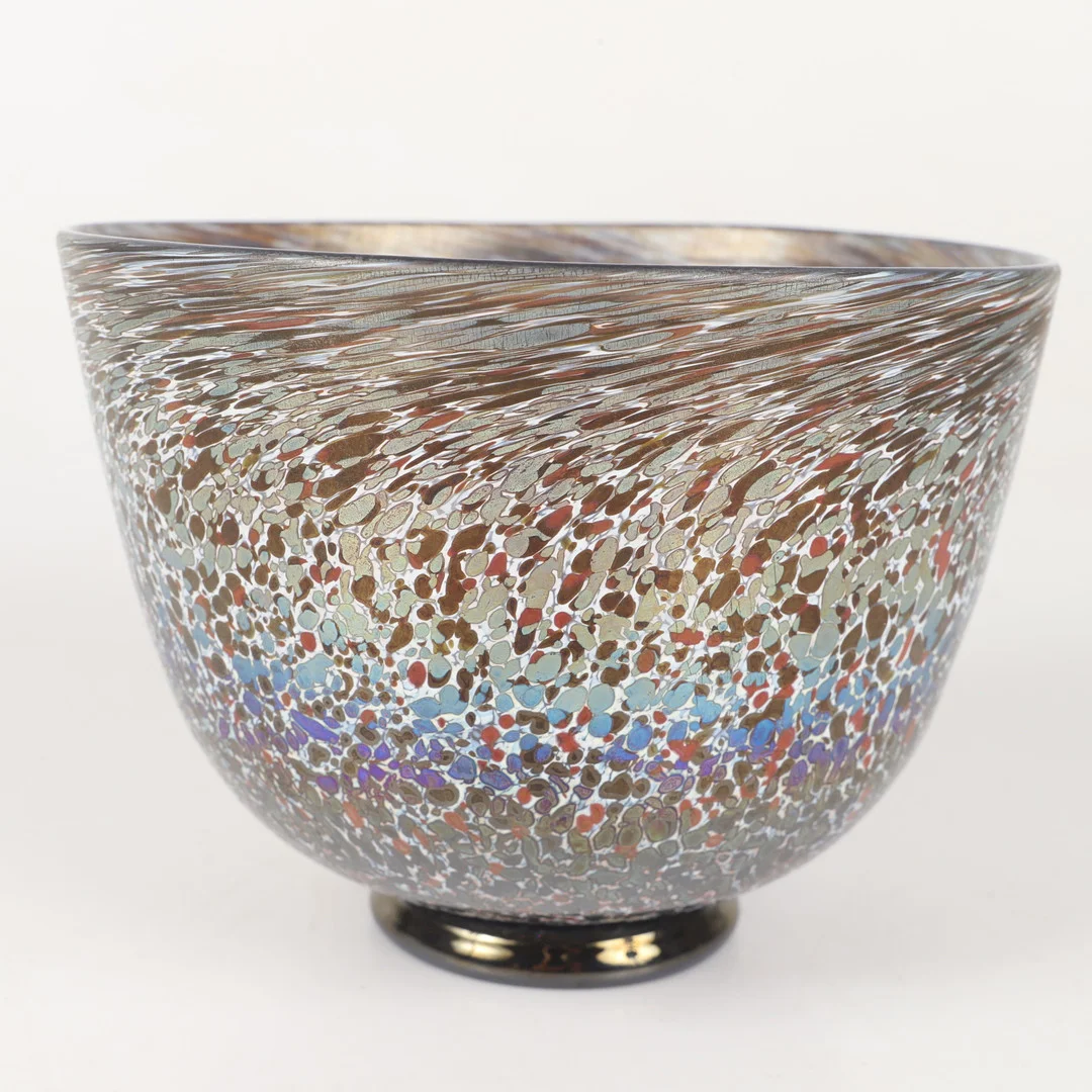 BERTIL VALLIEN. Skål, konstglas, Boda, signerad. — Art glass — Helsingborgs Auktionskammare