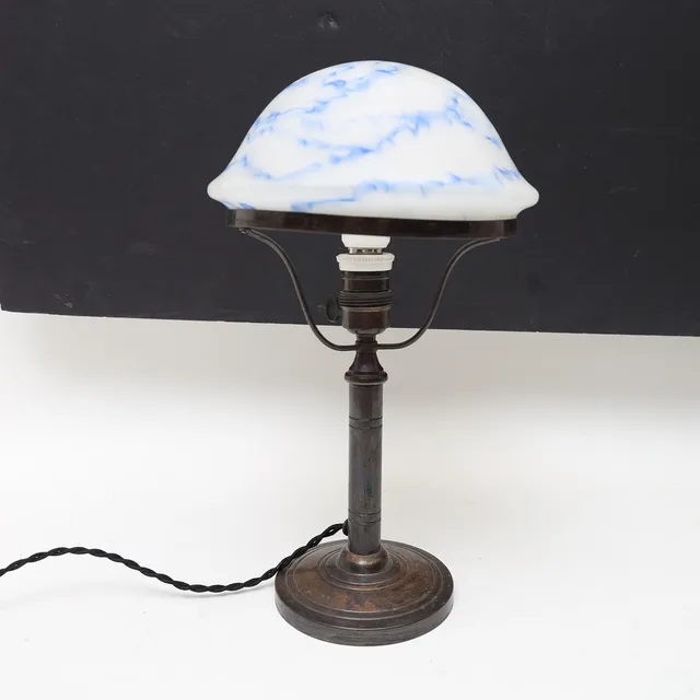 BORDSLAMPA, tidigt 1900-tal, stomme i patinerad metall.