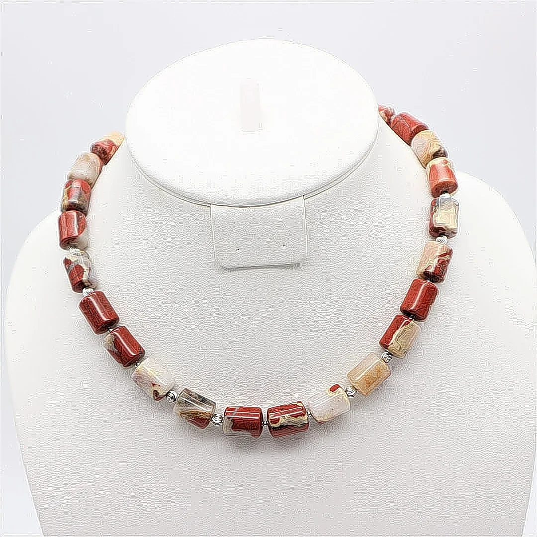 JASPIS EDELSTEINCOLLIER MIT MAGNETVERSCHLUSS UND METALLELEMENTEN, VINTAGE, CA. 44CM. — Necklace — Kunst- und Auktionshaus Kleinhenz