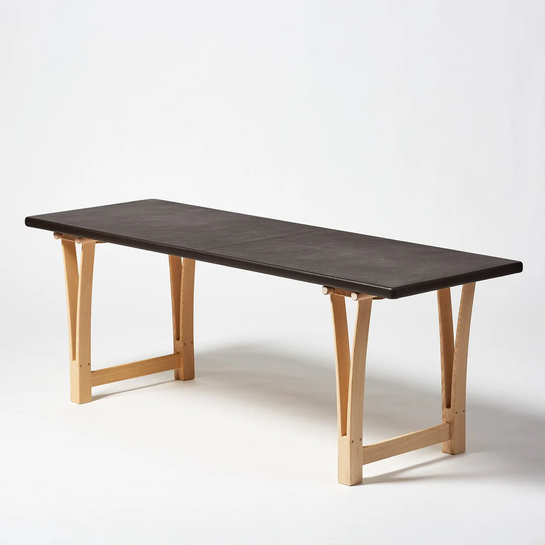 ÅKE AXELSSON. "Ararat", bänk, 2018, furu, bok och svart läder. — Armchairs & Chairs — Stockholms Auktionsverk Fine Art