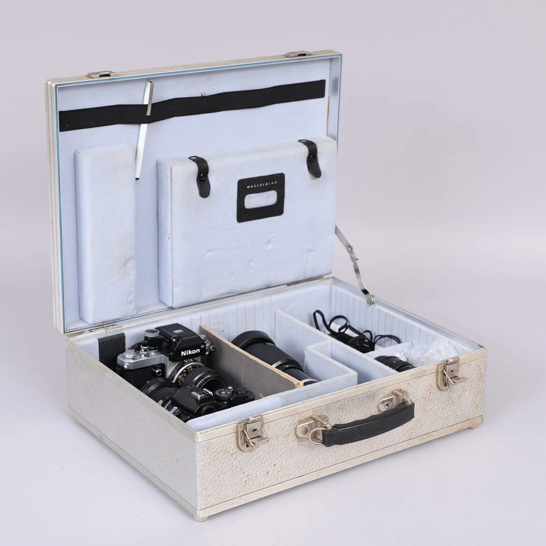 FOTOUTRUSTNING, Nikon, 1970/80-tal. — Cameras & accessories — Garpenhus Auktioner