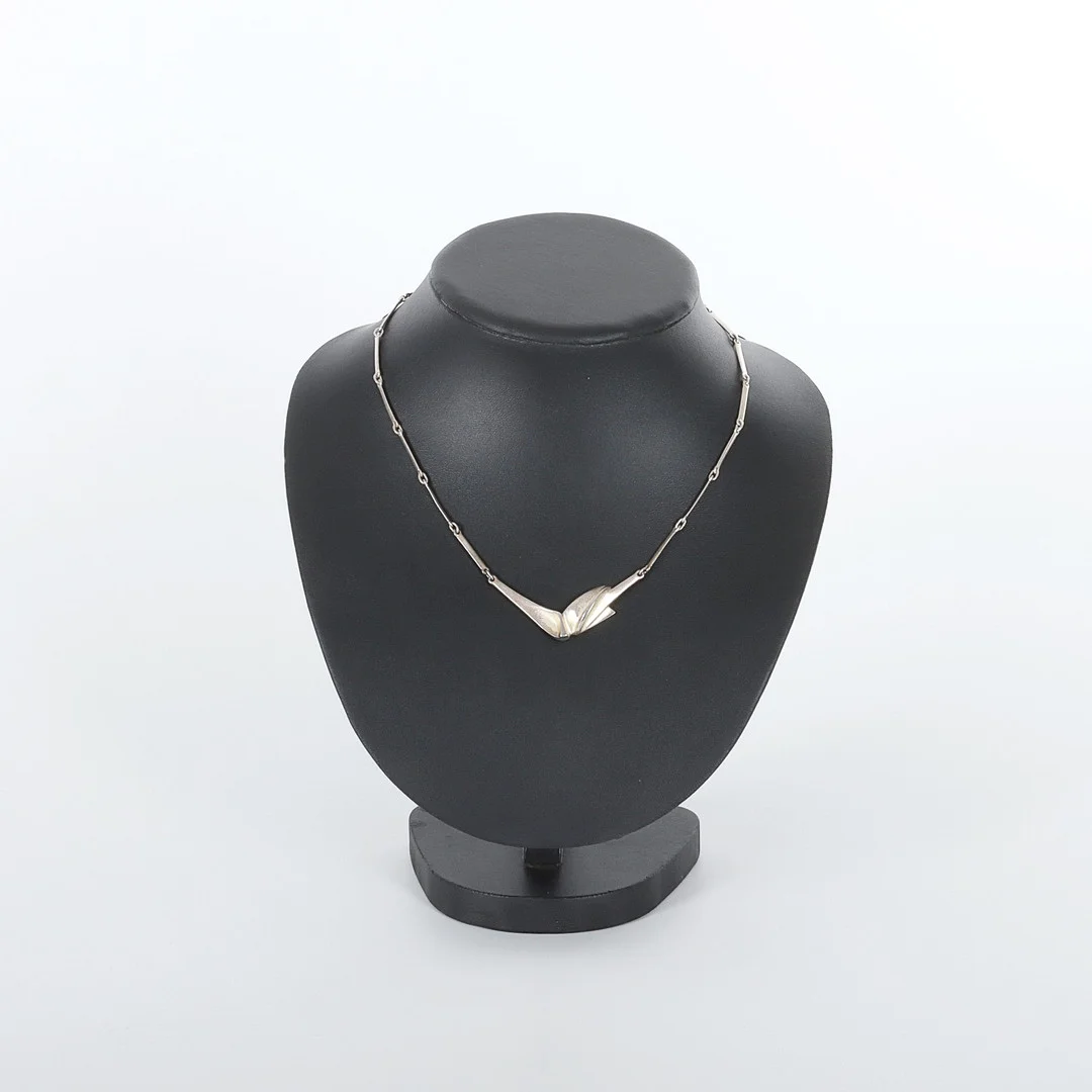 BJÖRN WECKSTRÖM. f 1935. Collier, sterlingsilver, Lapponia, Finland, 2001. — Necklace — Auktionsverket Engelholm