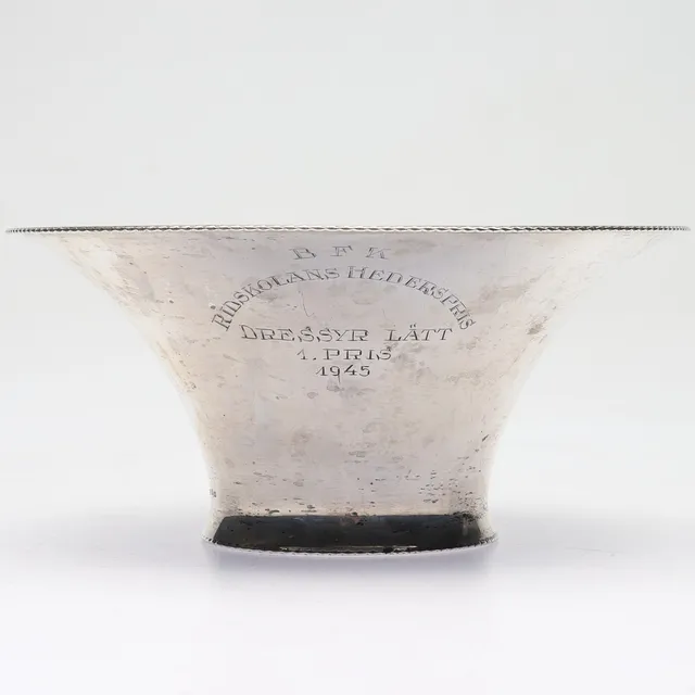SKÅL, silver, C.G Hallberg, 1946, vikt ca 152 gram.