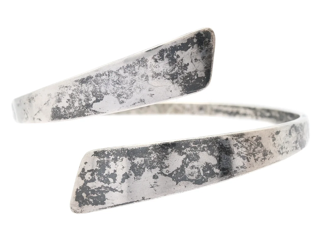 STELT ARMBAND, silver, Arvo Saarela Enköping 1973, diameter 5,5 cm, vikt 22 g. — Smycken/Armband — Kaplans