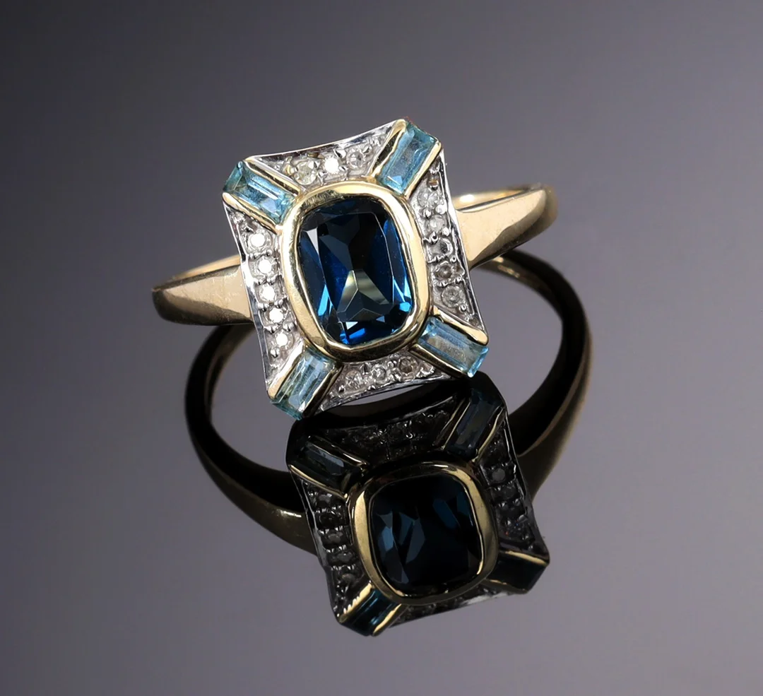 Aquamarine and diamond ring of 9 kt. gold — Jewellery/Rings — Lauritz