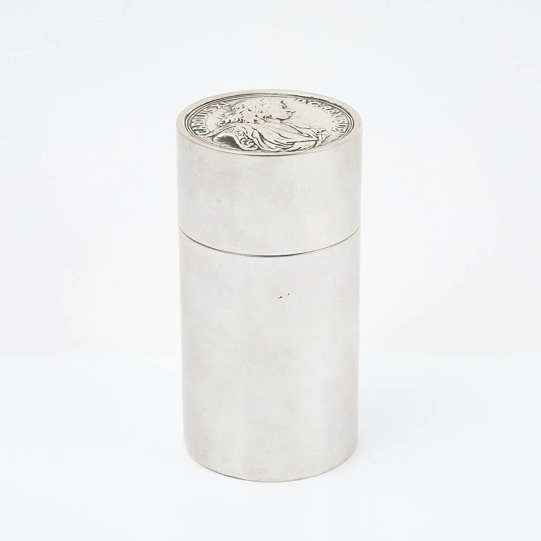 VERA FERNGREN. Burk med lock/cigarettetui, steringsilver, GAB, Stockholm 1962. — Silver — Stockholms Auktionsverk Sickla