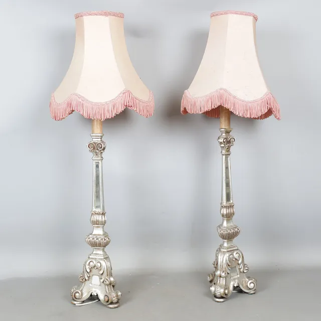 A PAIR OF ROCOCO STYLE LAMPS (2).