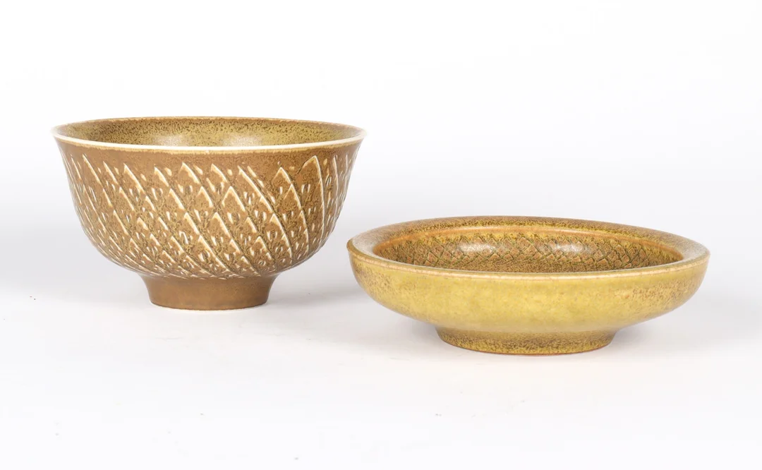 Gerd Bøgelund for Royal Copenhagen. Two bowls of glazed stoneware (2) — Glass, porcelain and ceramics/Vases, bowls, dishes — Lauritz
