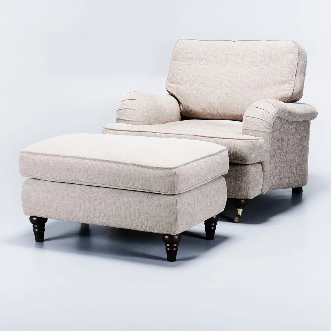 FÅTÖLJ MED FOTPALL, Howardmodel, 2000-tal. — Armchairs & Chairs — Norrlands Auktionsverk