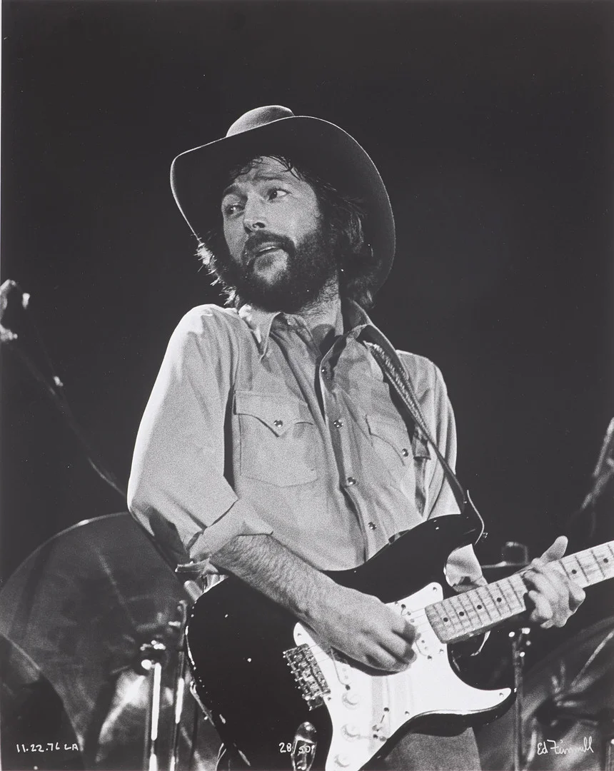 ED FINNELL (USA/SVERIGE, FÖDD 1956). Eric Clapton, "No Reason to Cry Tour", Los Angeles, 22 November 1976, signerad Ed Finnell, numrerad 28/50. — Photography — Stockholms Auktionsverk Sickla