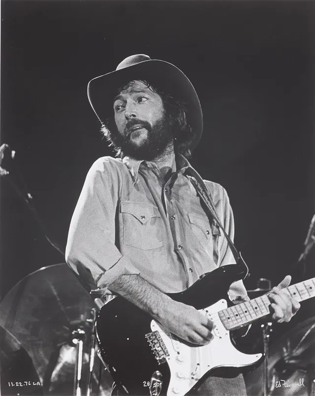 ED FINNELL (USA/SVERIGE, FÖDD 1956). Eric Clapton, "No Reason to Cry Tour", Los Angeles, 22 November 1976, signerad Ed Finnell, numrerad 28/50.