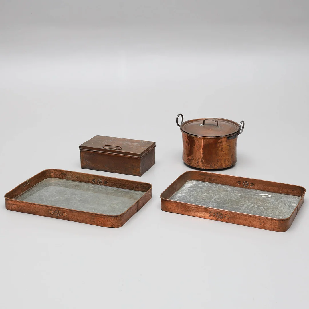 BRUKSFÖREMÅL, 4 delar, koppar. — Pewter, Brass & Copper — Auktionsmagasinet Vänersborg