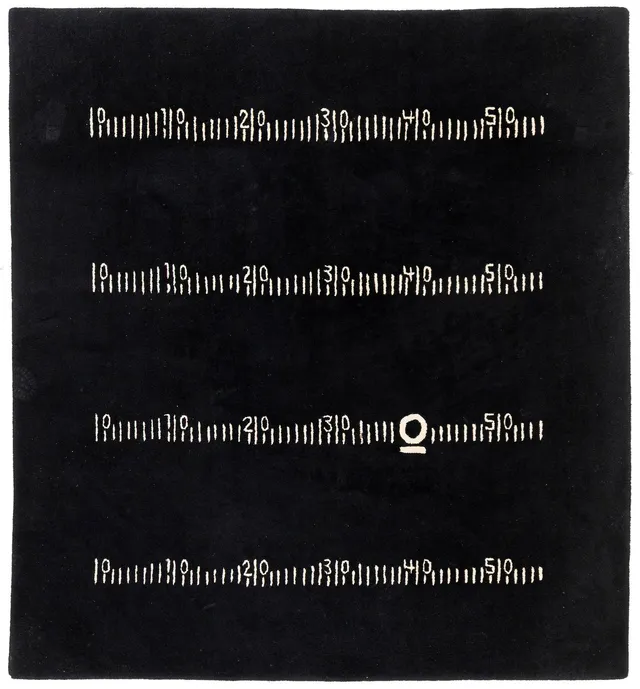 Eileen Gray, matta, "Centimètre", Black board rug, Handtuftad, 246,5 x 228,5 cm, Efter design av Eileen Gray.