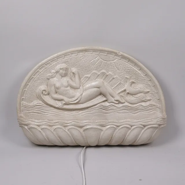 ERLING VALLDEBY. vägglampa, sannolikt för Bjerkås Armatur, Swedish Grace, bemålad konststen, 1930/40-tal.