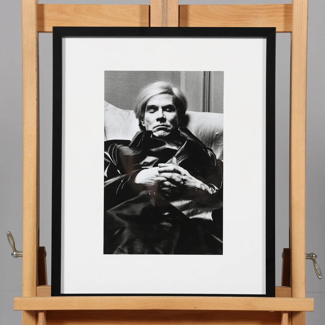 HELMUT NEWTON. EFTER. OFFSETTRYCK, "Andy Warhol, Vogue Uomo, Paris 1974". — Photography — Borås Auktionshall
