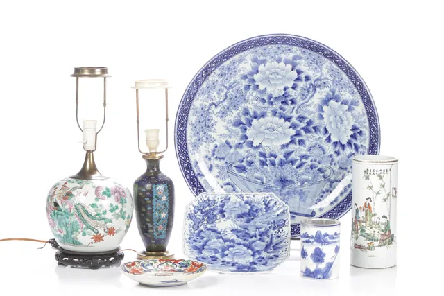 Japan and China. Collection of porcelain items (7)