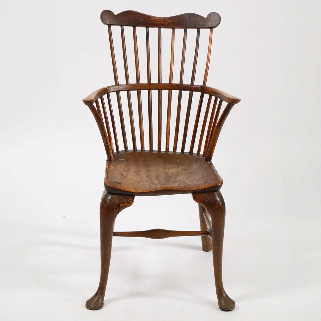 A GEORGE III OAK AND ELM COMB-BACK CHAIR, WEST COUNTRY. — Armchairs & Chairs — Bishop & Miller