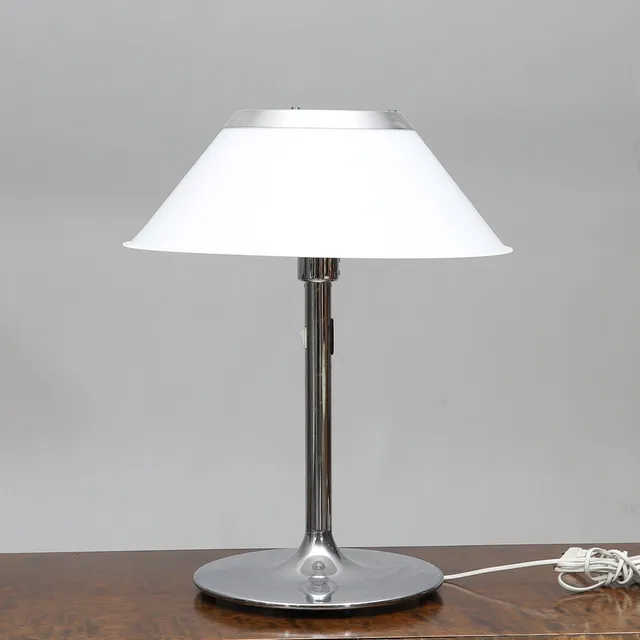 PER SUNDSTEDT. bordslampa, plast/metall, "Mars / 5927", Ateljé Lyktan.