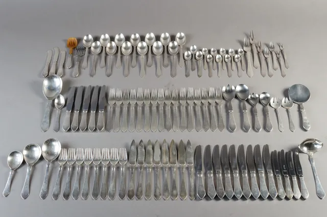 Georg Jensen. Hammered silver cutlery in sterling silver, 'Continental' (100)