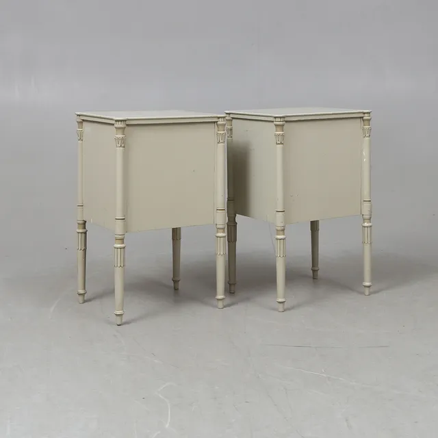 NATTBORD, ett par, gustaviansk stil, 1900 talets första hälft.