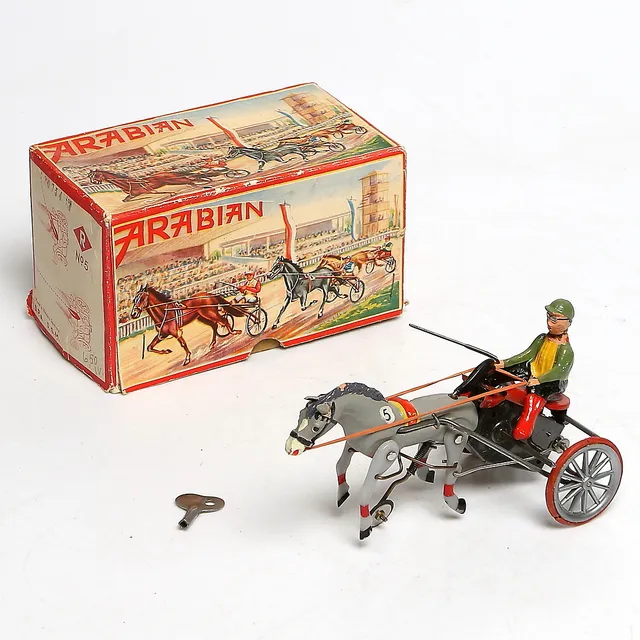 MEKANISK LEKSAK, travhäst med kusk, "Arabian", DGM, Västtyskland.1950-tal.