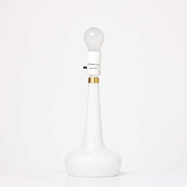 ESBEN KLINT. Bordslampa. Le klint, modell nr 311, Danmark, glas i vittunderfång.