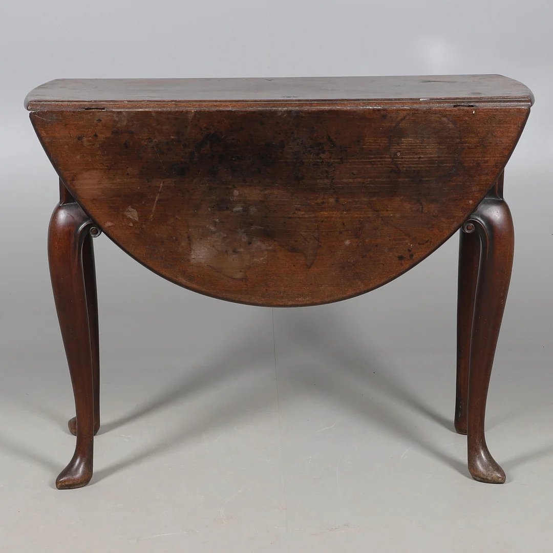 AN EIGHTEENTH CENTURY DROP LEAF TABLE. — Tables — Lawrences Auctioneers
