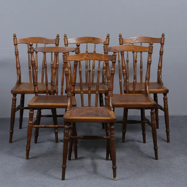 6 PINNSTOLAR, EN UDDA, CA 1900, BONAD BJÖRK, SITSAR MED FORMPRESSAT MOTIV.