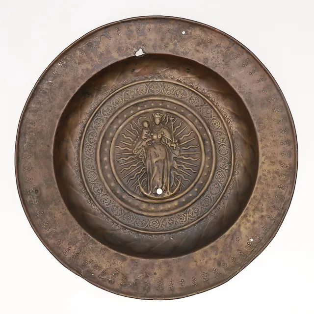 Charity tray in brass from Dinand or Nuremberg, 16th Century.