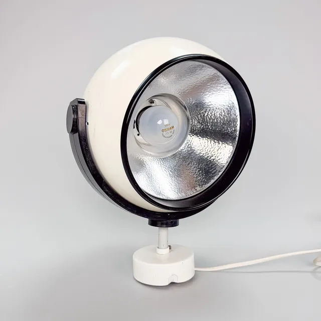VÄGGLAMPA KLOT, plast och metall, 1900 talets andra hälft.