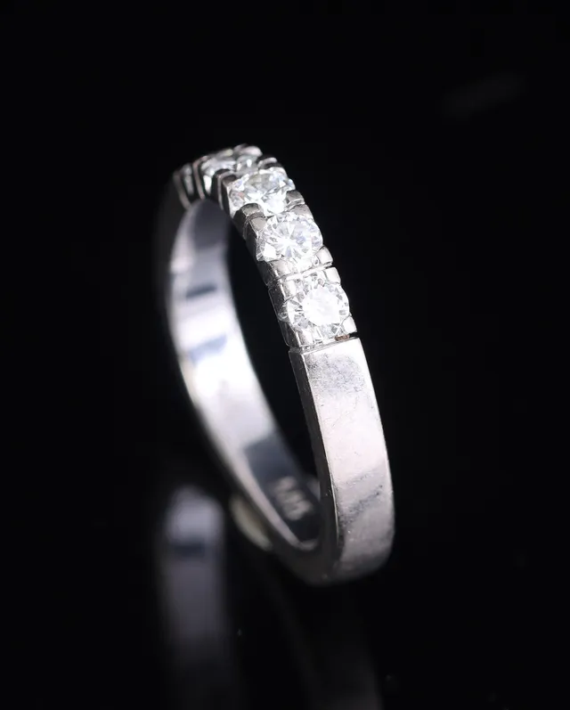 Alliancering af 14 kt hvidguld med brillanter