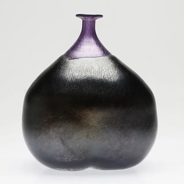 BERTIL VALLIEN. Vas, glas, Kosta Boda, signerad.