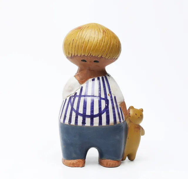 LISA LARSON. Figurin, stengods, "Malin", ur serien Larsons ungar, Gustavsberg, etikettmärkt.