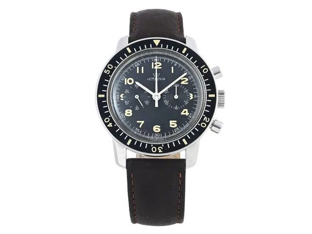 LEMANIA, s.k. "Viggen", kronograf (T Swiss Made T), herrur, 42 mm, Cal 1872, Serie nr. 3056328, Boett nr. 817, stål, manuell, plexiglas, gravyr ("Tre Kronor" M 3440 051010 / 251), läderband, ca 1970.