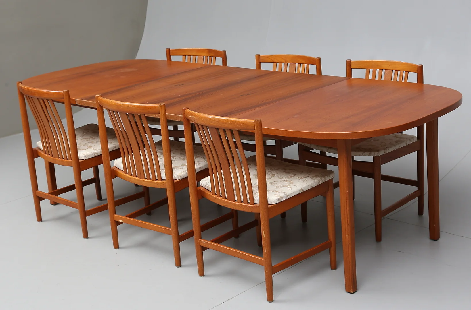 MATSALSMÖBEL, 7 delar, Ulferts, Tibro, 1900-talets andra hälft. — Dining room furniture — Gomér & Andersson Norrköping
