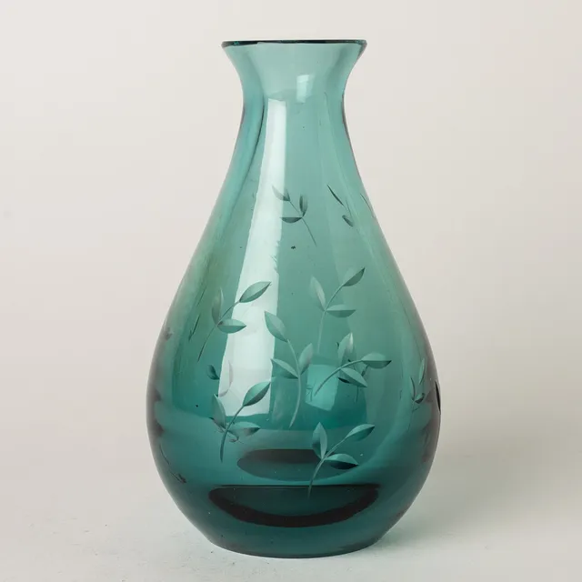 GÖRAN HONGELL. Flaska, gröntonat glas, Karhula, osignerad, 1900-talets andra hälft.