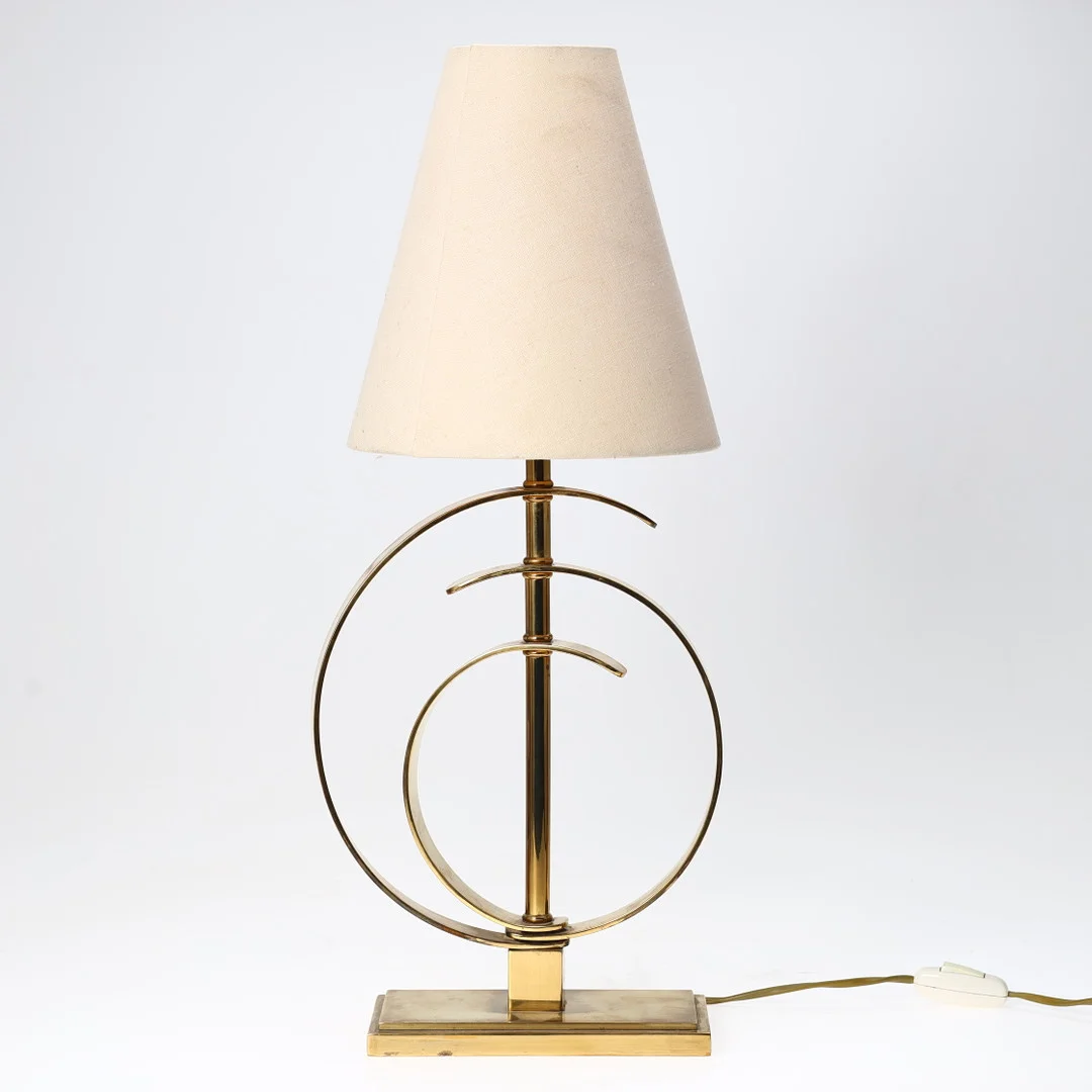 Skulpturel bordlampe af messing. Skandinavien. 1900 tallets midte. — Table Lamps — Palsgaard Kunstauktioner