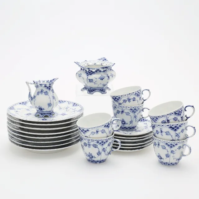 SERVISDELAR, 24 delar, "Musselmalet", porslin, Royal Copenhagen, Danmark.
