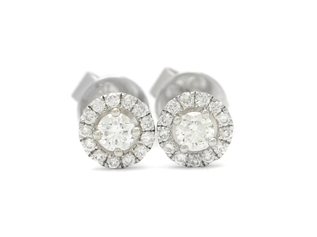 ÖRHÄNGEN, 18K vitguld, 2 briljantslipade diamanter ca 0,16 ctv, 26 briljantslipade diamanter ca 0,19 ctv, ca W(H)/SI, stift, vikt 1,4 g. — Smycken/Örhängen — Kaplans