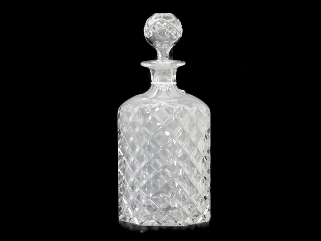 Glaskaraff med knopp missfärgad H27,5cm
