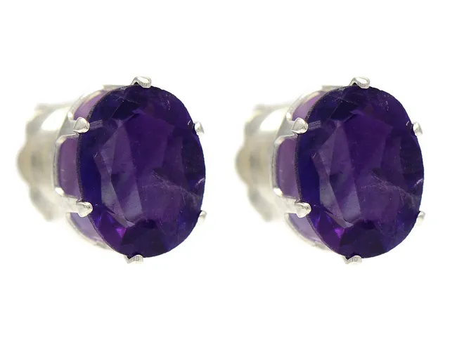 ÖRHÄNGEN, sterlingsilver, ovalslipade ametister, vikt 1,7 g, stift.
