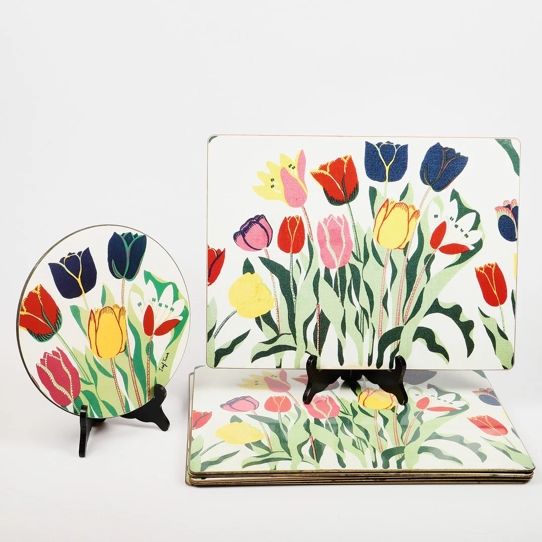 JOSEF FRANK. Bordsunderlägg, 7 stycken, "Tulpan", Firma Svenskt Tenn, Stockholm. — Miscellaneous — Helsingborgs Auktionskammare