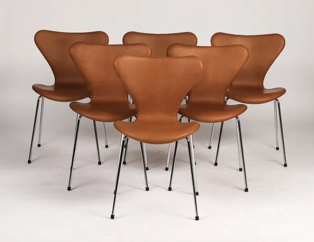 Arne Jacobsen. A set of six chairs 'Seven', model 3107, Vacona cognac aniline leather (6)
